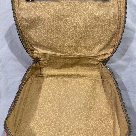 Vintage Gucci cosmetic bag - Picture 7 of 9